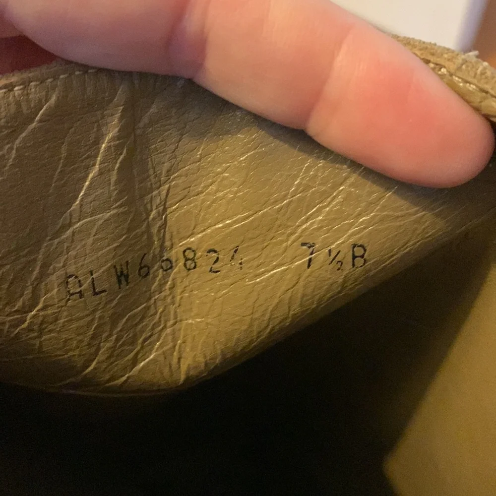 Y2K Rare find. Ralph Lauren 7.5 tan suede boots. Good condition. Some wear. - Picture 3 of 9